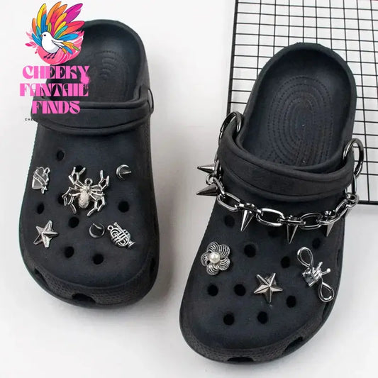 2023 Net Hot Designer Shoe Charms Chain Fashion Gift Punk Pendant Metal Buckle Hip Hop Shoe Decoration Accessories Cheeky Fantail Finds