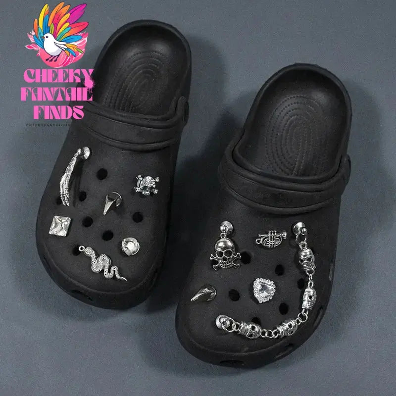 2023 Net Hot Designer Shoe Charms Chain Fashion Gift Punk Pendant Metal Buckle Hip Hop Shoe Decoration Accessories Cheeky Fantail Finds