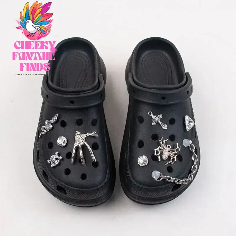 2023 Net Hot Designer Shoe Charms Chain Fashion Gift Punk Pendant Metal Buckle Hip Hop Shoe Decoration Accessories Cheeky Fantail Finds