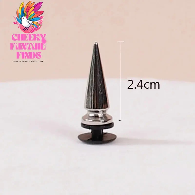 Fashion Rivet Hole Shoe Charms Designer Vintage High Quality Clogs Shoe Accessories Trend All-match Charms DIY Punk Style Cheeky Fantail Finds
