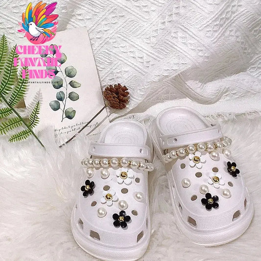 Hot Sale Sweet Cute Girly Hole shoes Charms Designer Elegant Vintage Pearl Chain Shoe Jewelry All-match Flower Shoe Charms for Cheeky Fantail Finds