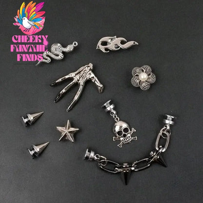 2023 Net Hot Designer Shoe Charms Chain Fashion Gift Punk Pendant Metal Buckle Hip Hop Shoe Decoration Accessories Cheeky Fantail Finds