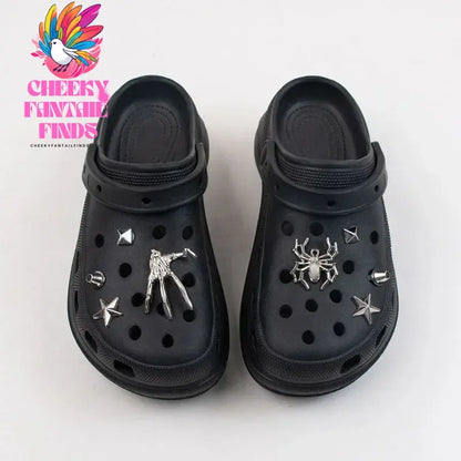 2023 Net Hot Designer Shoe Charms Chain Fashion Gift Punk Pendant Metal Buckle Hip Hop Shoe Decoration Accessories Cheeky Fantail Finds