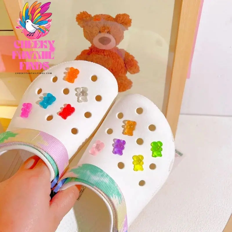 2024 Candy Bears Women's Charms Designer Hole Shoes Charms Luxury Shoe Clips Charm Pines Clogs Fit Charms Femme Cheeky Fantail Finds