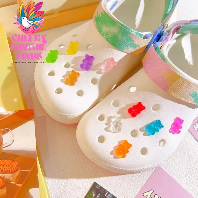 2024 Candy Bears Women's Charms Designer Hole Shoes Charms Luxury Shoe Clips Charm Pines Clogs Fit Charms Femme Cheeky Fantail Finds