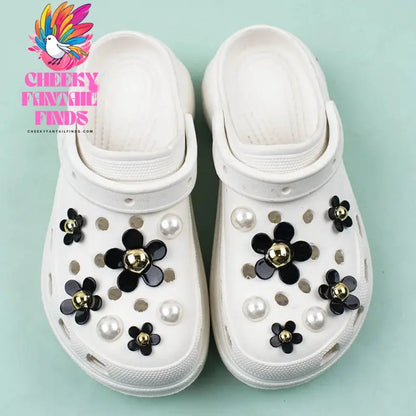 Best Selling Hole Shoes Charms Ready To Put on White Daisy Sunflower Combination Suit Shoe Buckle Girlish Shoes Accessories 2024 Cheeky Fantail Finds