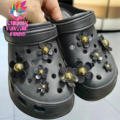 Best Selling Hole Shoes Charms Ready To Put on black and white Daisy Sunflower Combination Suit Shoe Buckle Girlish Girl Gift Cheeky Fantail Finds