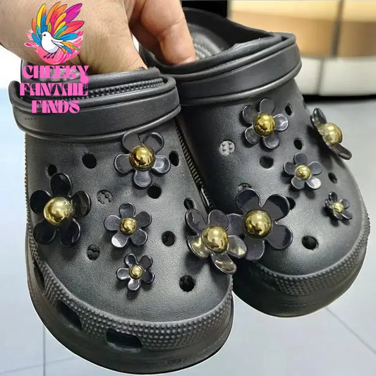 Best Selling Hole Shoes Charms Ready To Put on black and white Daisy Sunflower Combination Suit Shoe Buckle Girlish Girl Gift Cheeky Fantail Finds