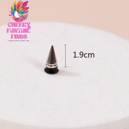 Fashion Rivet Hole Shoe Charms Designer Vintage High Quality Clogs Shoe Accessories Trend All-match Charms DIY Punk Style Cheeky Fantail Finds