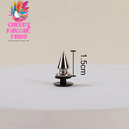 Fashion Rivet Hole Shoe Charms Designer Vintage High Quality Clogs Shoe Accessories Trend All-match Charms DIY Punk Style Cheeky Fantail Finds