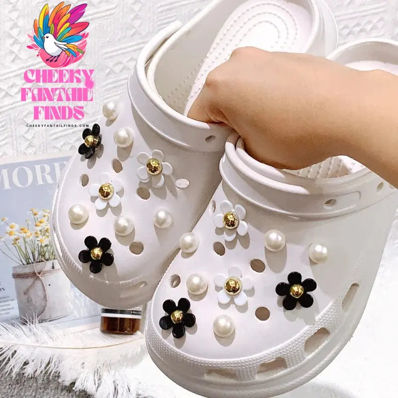 Hot Sale Sweet Cute Girly Hole shoes Charms Designer Elegant Vintage Pearl Chain Shoe Jewelry All-match Flower Shoe Charms for Cheeky Fantail Finds