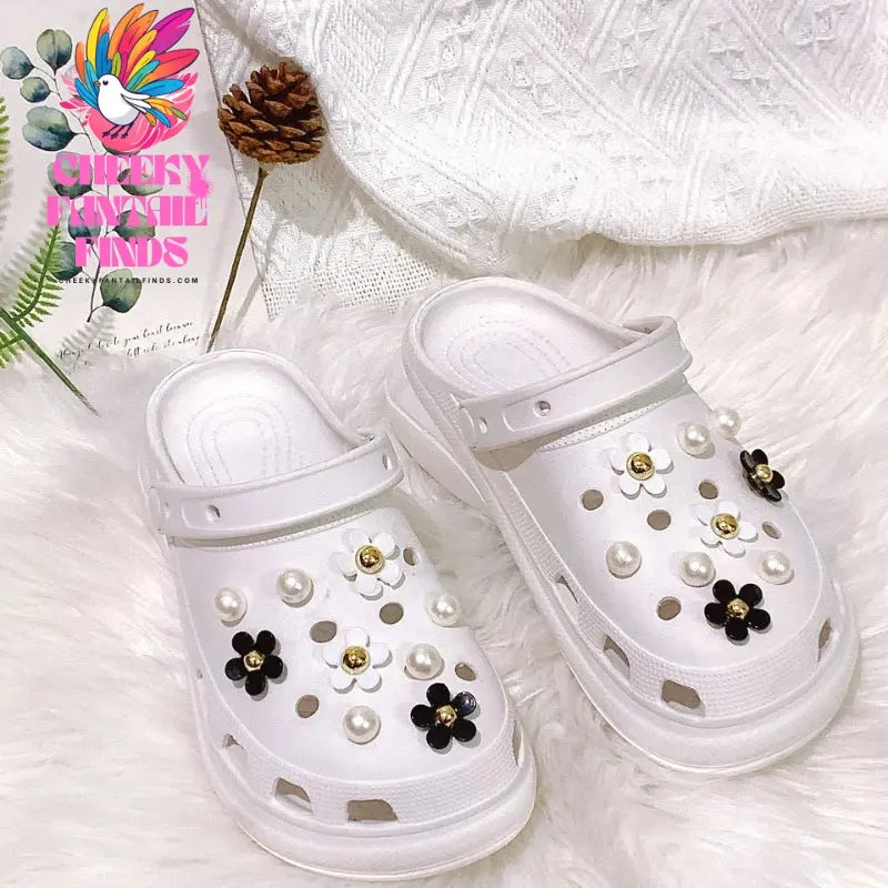 Hot Sale Sweet Cute Girly Hole shoes Charms Designer Elegant Vintage Pearl Chain Shoe Jewelry All-match Flower Shoe Charms for Cheeky Fantail Finds