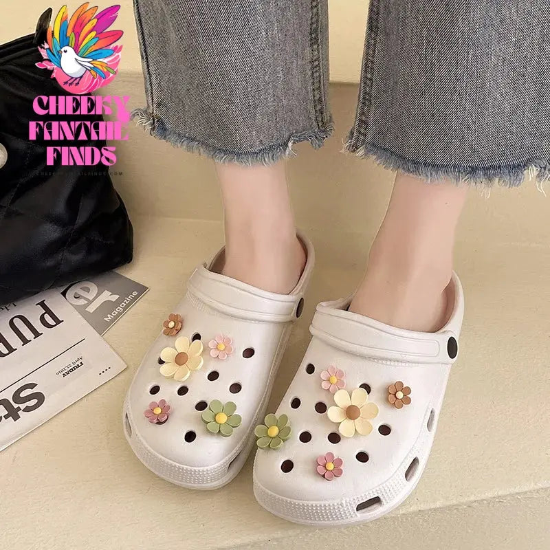 Hot sales Shoes Charms Ready To Put on White Daisy Sunflower Combination Suit Shoe Buckle Girlish Shoes Accessories Cheeky Fantail Finds