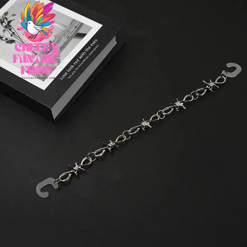New Designer Shoe Charms Chain Fashion Gift Punk Pendant Metal Buckle Hip Hop Shoe Decoration Accessories For 2024 Hot Cheeky Fantail Finds