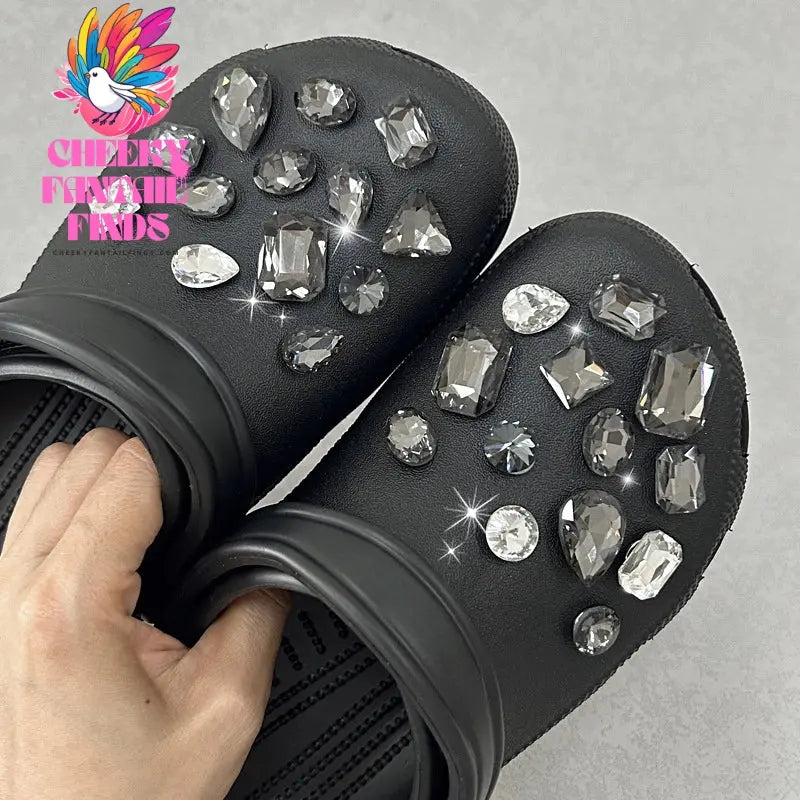 New Style Hot Sale DIY Black Crystal Rhinestone Hole Shoes Charms Designer Quality Garden Shoe Decoration Set Accessories Cheeky Fantail Finds