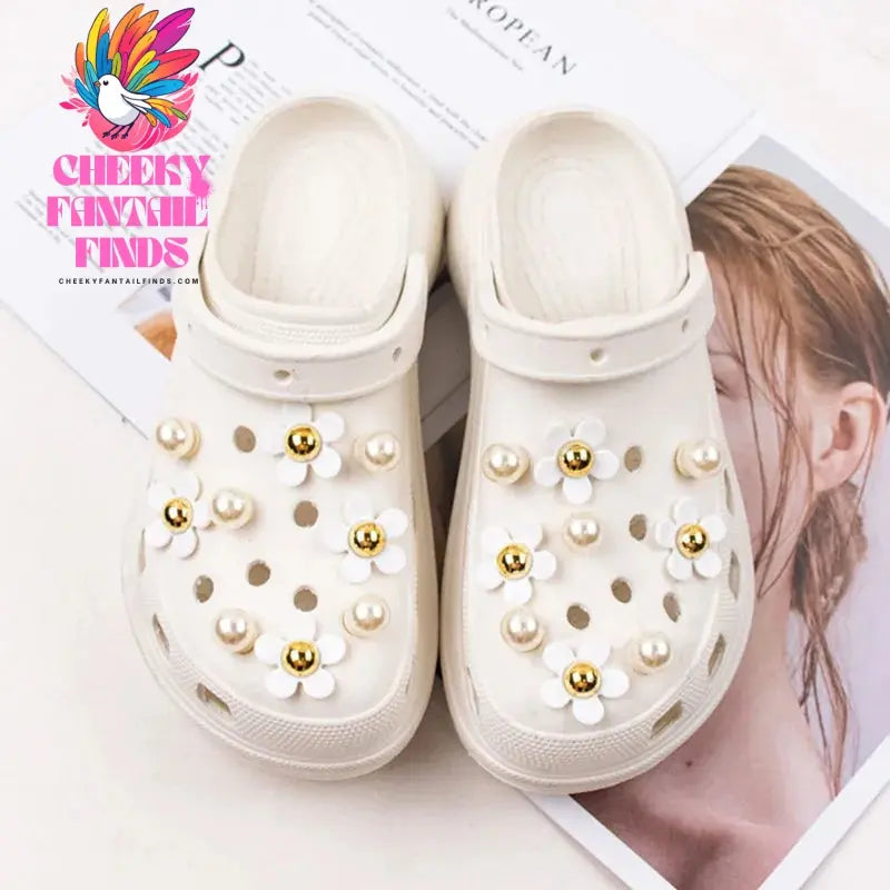 Sweet Cute Girly Hole Shoe Charms Designer Elegant Vintage Pearl Shoe Jewelry All-match Flower Shoe Charms for Hot Sale New Cheeky Fantail Finds