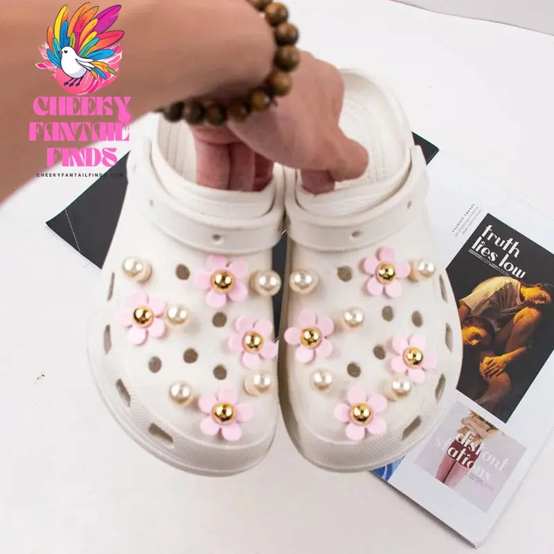 Sweet Cute Girly Hole Shoe Charms Designer Elegant Vintage Pearl Shoe Jewelry All-match Flower Shoe Charms for Hot Sale New Cheeky Fantail Finds
