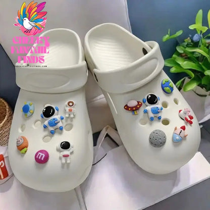 Whole Set Hot Sale DIY Hole Shoes Charms Astronaut Accessories Designer Quality Garden Shoe Decoration Girl Gift New Cheeky Fantail Finds
