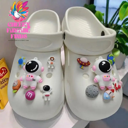 Whole Set Hot Sale DIY Hole Shoes Charms Astronaut Accessories Designer Quality Garden Shoe Decoration Girl Gift New Cheeky Fantail Finds